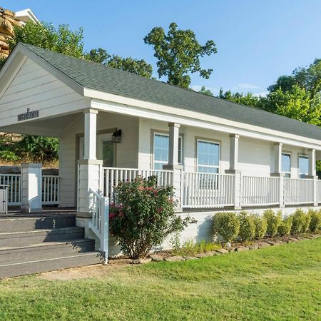 Crosstimbers Marina And Cottages Sperry ภายนอก รูปภาพ