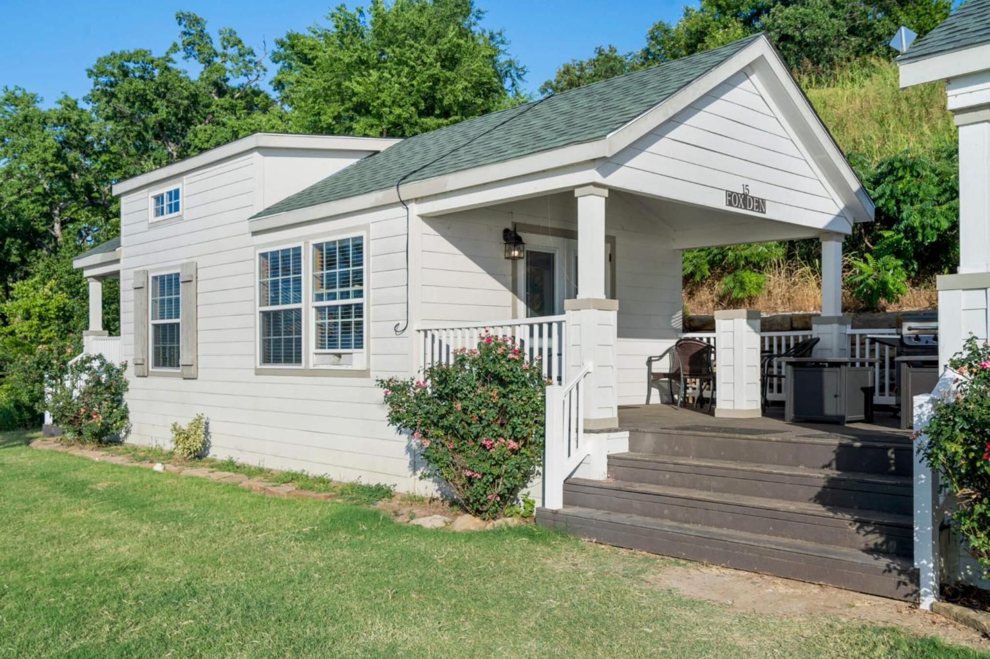 Crosstimbers Marina And Cottages Sperry ภายนอก รูปภาพ