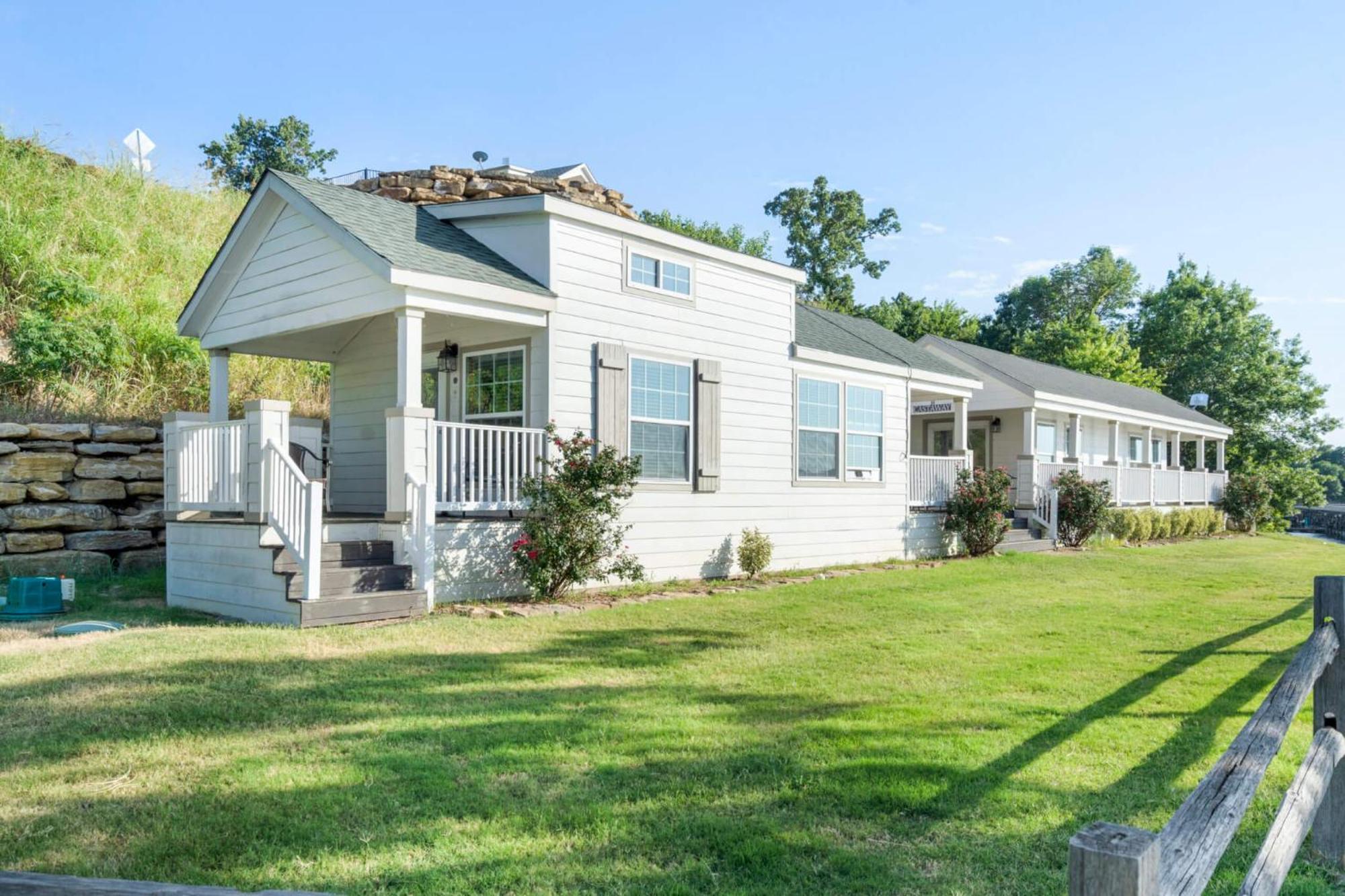 Crosstimbers Marina And Cottages Sperry ภายนอก รูปภาพ